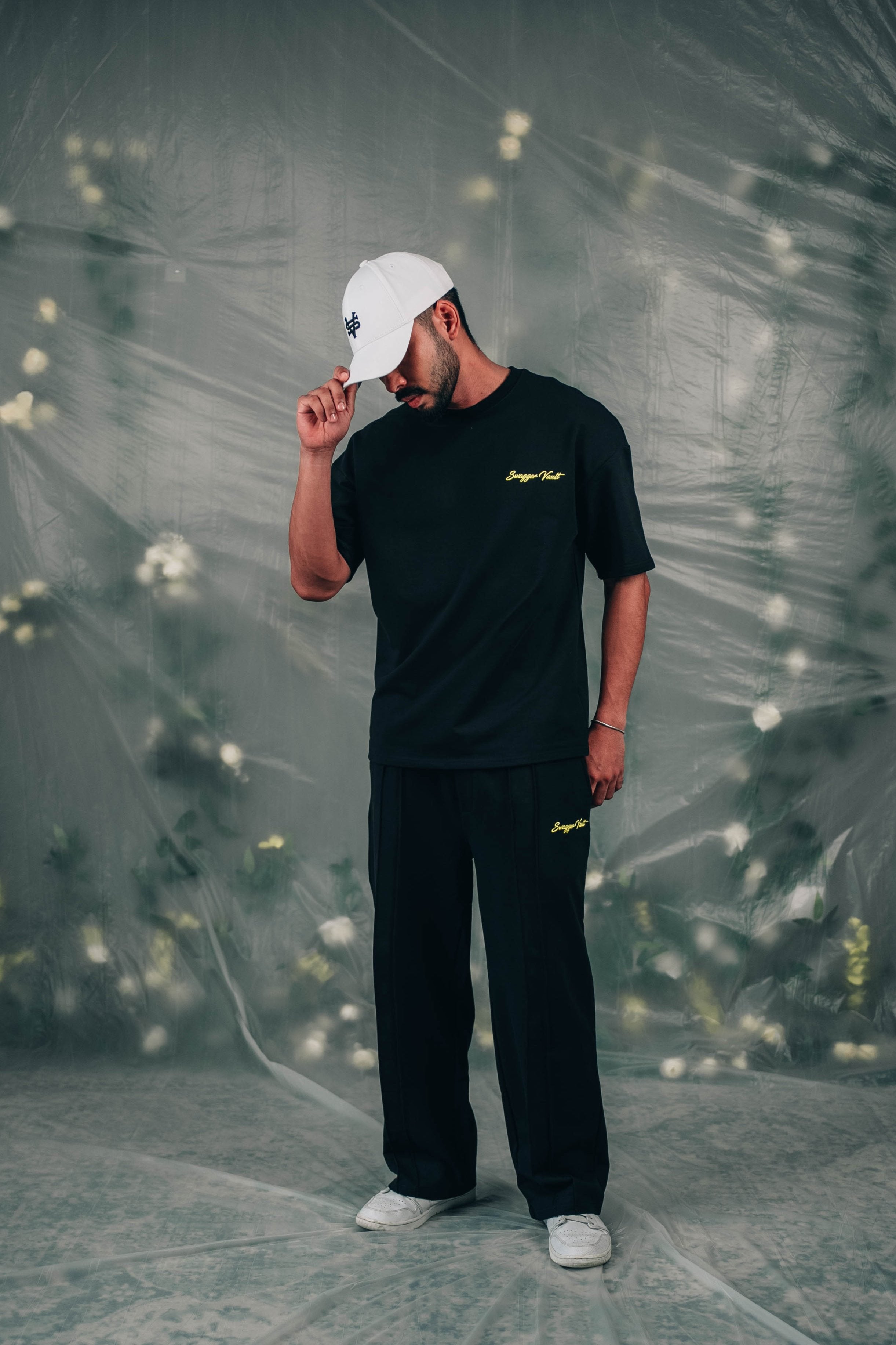 CREWEL TEE | BLACK
