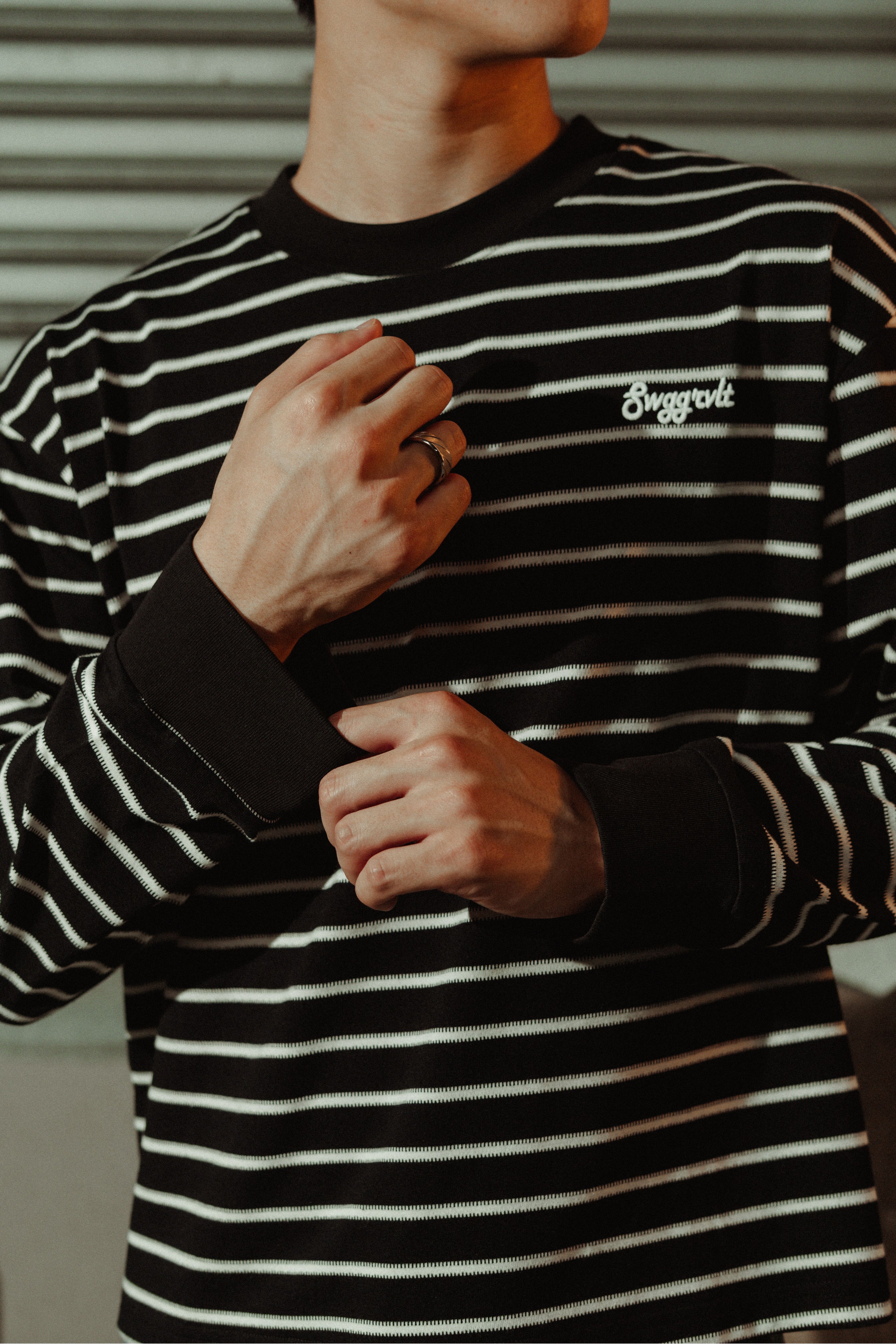 SWGGRVLT STRIPES CREW NECK | CLASSIC BLACK
